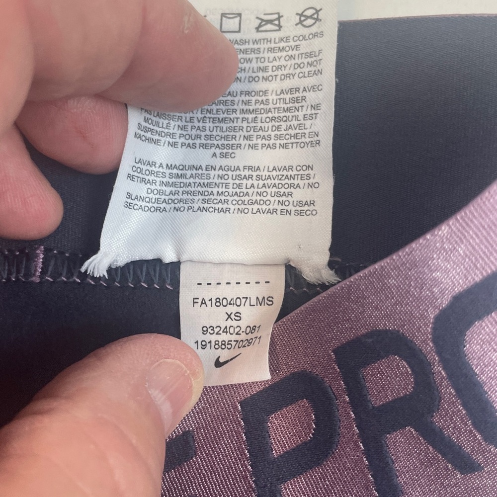 Nike Pro leggings
Gray Leggings with Pink Waistband - Picture 5 of 6